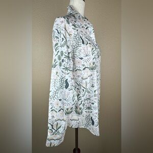 Brooks Brothers women’s long sleeve, button down blouse. Garden print. Size 8.